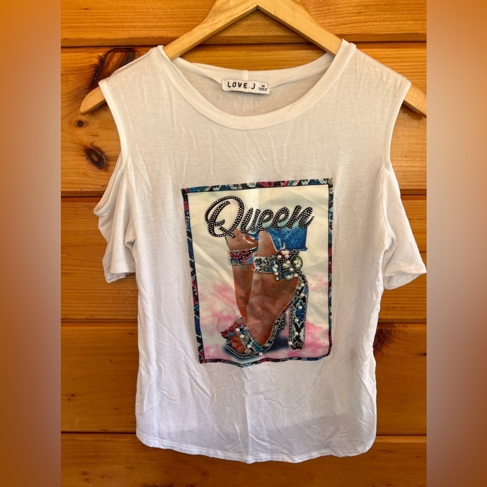 Beautiful Decorative T-Shirt With Faux Pearls and Jewel M